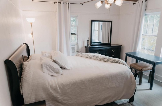 Private Room - Downtown 1BR 1Bath