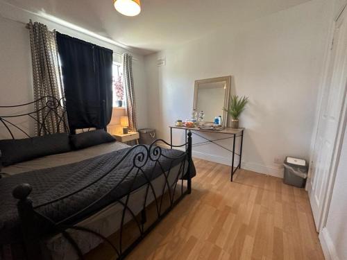 PRIVATE ROOM IN A HOUSE