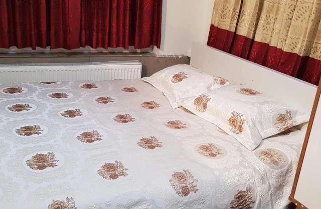 Private Room in a Luxurious Apartment, with Shared Bathroom & Kitchen