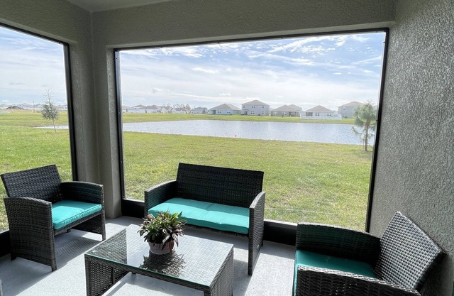 Private room in cozy home, minutes from Bahia Beach and Southshore Bay Lagoon