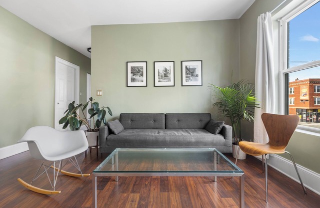 Private Room in Stylish West Humboldt Park Apartment