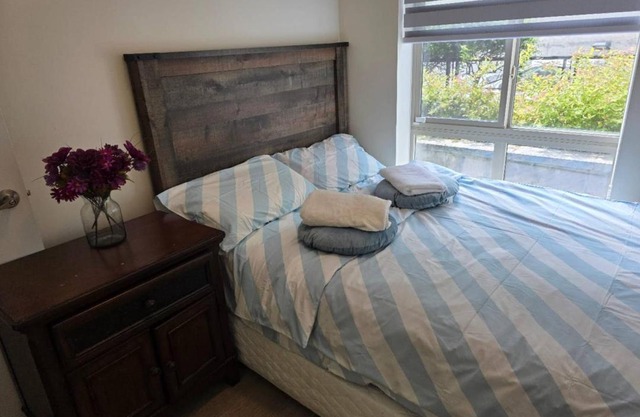 Private Room in Vibrant Vancouver - with share living room and kitchen