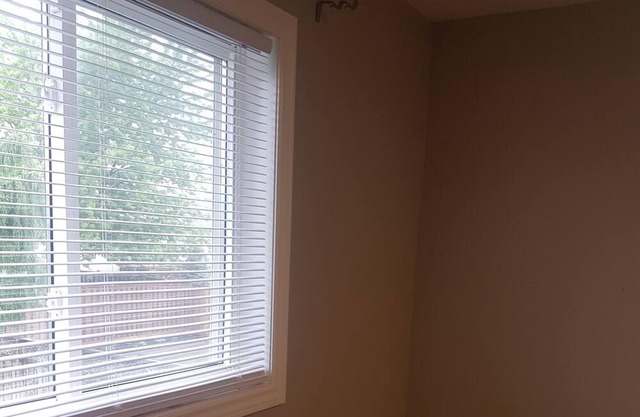 Private Room Queen Bed All Essentials Safe/Quiet
