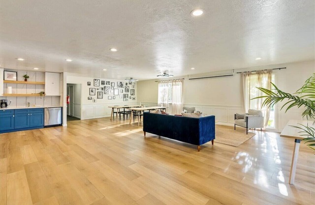 Private Room w/ own Bathroom, Quiet Neighborhood!