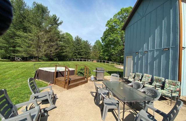 This house is a 1 bedroom(s), 1 bathrooms, located in Bloomington, IN.