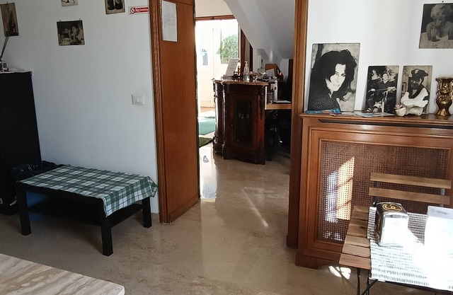 Private room with bathroom in guesthouse