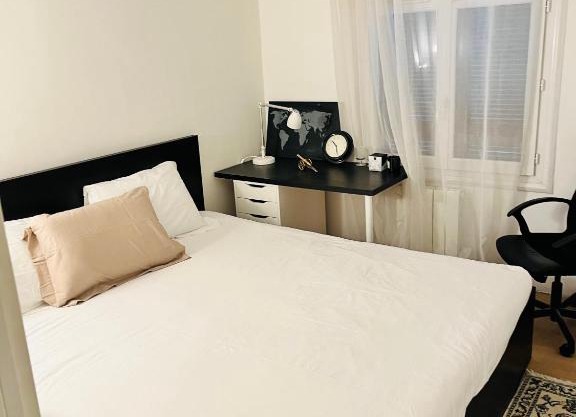 Private rooms in a Tiny home 4 min drive to Airport CDG ,1 private bathroom ideal for families and friends