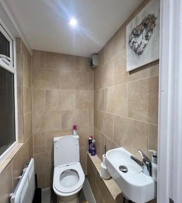Private Rooms with shared living room in Kent with Parking