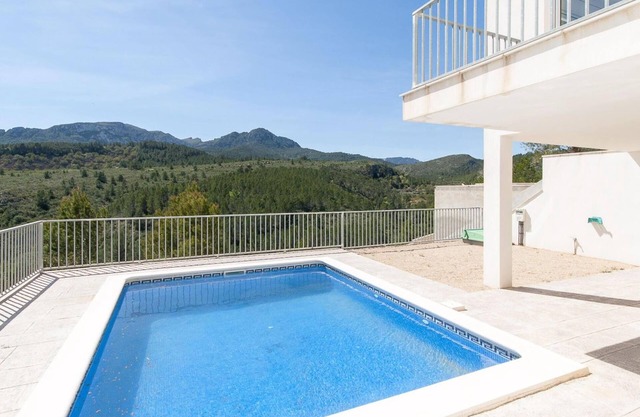 4 camas, ideal para la familia, piscina privada, jardín, vistas impresionantes,