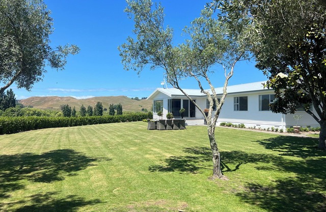 Private setting with vineyard outlook yet only moments from the Village.