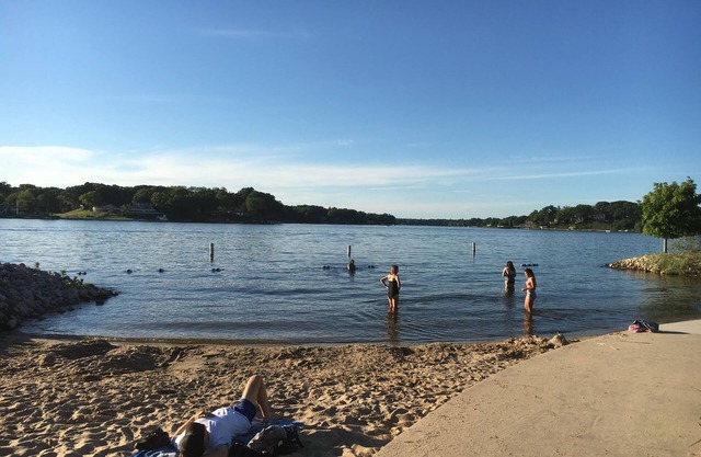 Recién actualizado, entorno privado, a pie de la playa y a minutos de Grand Haven