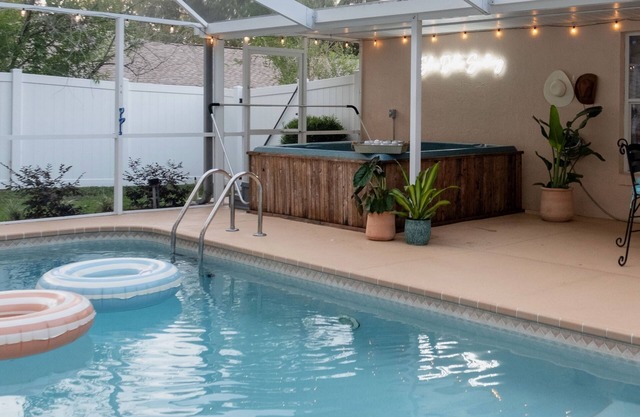 Private Spa/Heated Pool! Firepit, Pool/Game Tables-Near Crystal & Rainbow Rivers