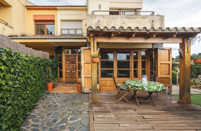 Casita de campo 'Mussol' con terraza privada, balcón y Wi-Fi