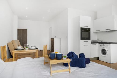 Private Studio Apartment with Parking