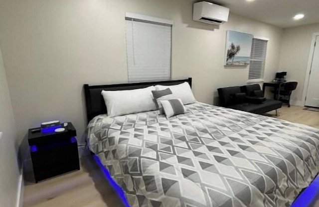 Private studio near downtown