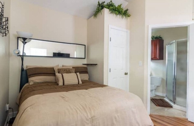 Private Studio, Near Downtown, Lake, Trail and Venues in Trendy East Austin