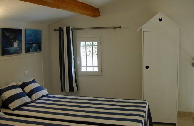 Estudio privado villa provenzal ubicada en una zona verde para 2 personas.