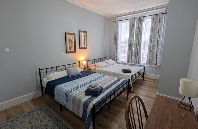 Private Studio Room with Queen Bed