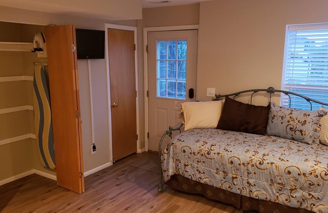 Private studio room with kitchenette and separate entrance