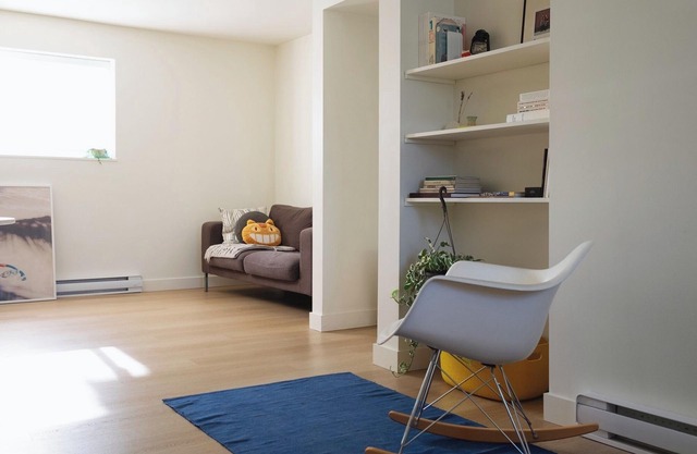 Private Suite Between Main & Fraser St. with free parking & 5-min to bus stops