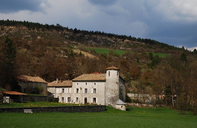 Private suite in 16th-century chateau. Drôme-Diois