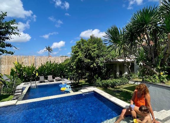 Private suite in a kids friendly big shared villa in Canggu