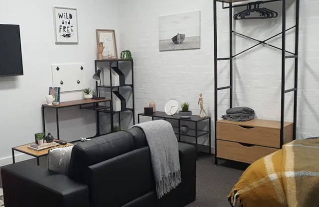 Private Suite Plus Extras - Preston Central - 20mins to CBD