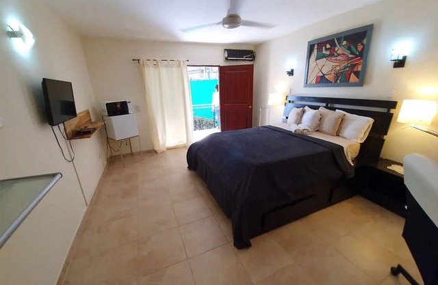 Private suite with huge pool, near Playa Chiquita