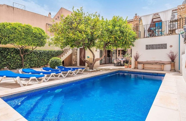 Piscina privada, aire acondicionado, 6 dormitorios ideal familias, lic. etv5893