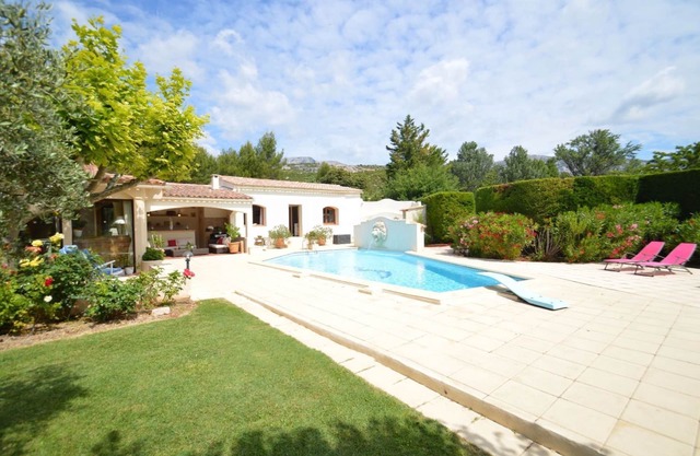 Aix-en-Pce, área de Ste Victoire. Excepcional. Piscina y tenis.