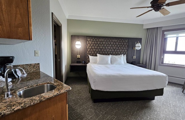 Private Tahoe Ridge Condos with Corp Rental Car Discount and free Tour Guide App