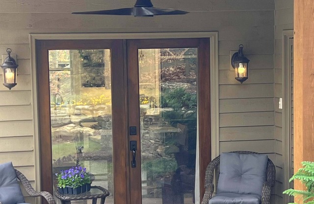 Private Terrace Garden Apt. - Newly Renovated - minutes from Historic Roswell