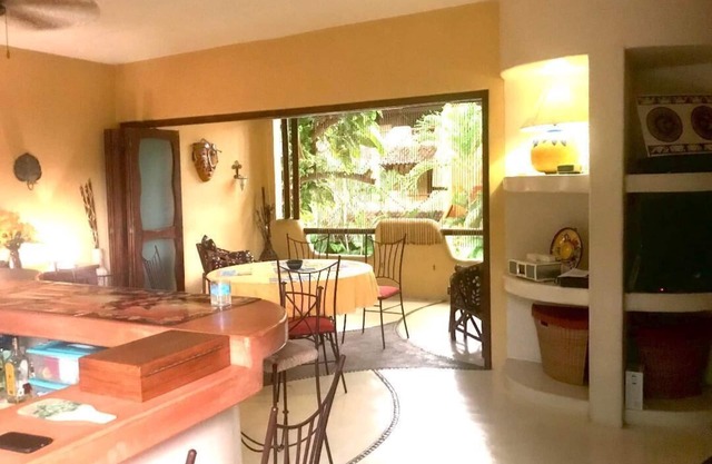 Oasis tropical privado a pasos de la playa, restaurantes y tiendas