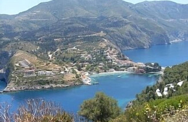 Villa privada única con piscina en una zona rural, playas y tavenas cerca