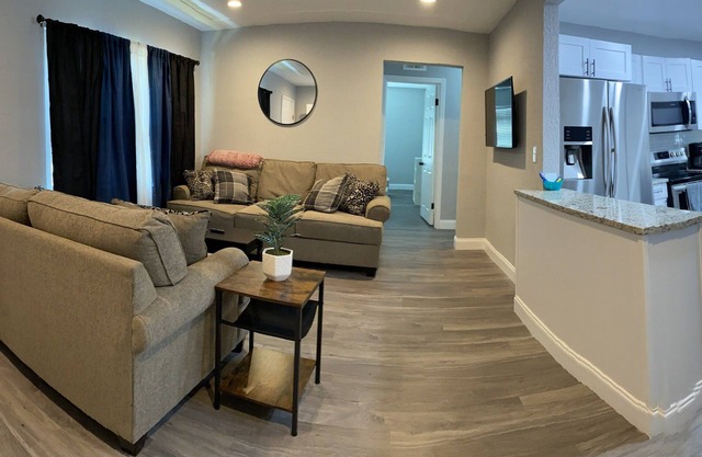 Private Updated House with Private Pool (10 mins to beaches or downtown st pete)