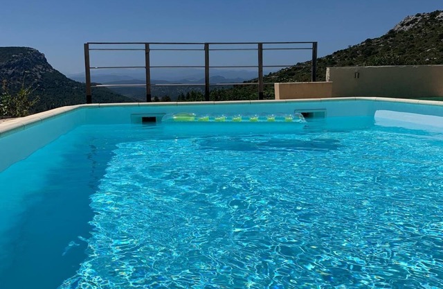 Private vacation home with private pool in the south of France - dream view of vineyards