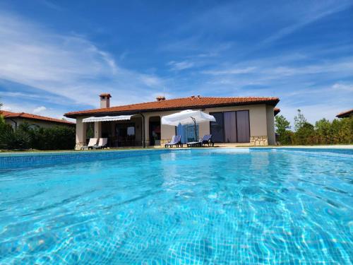 Private Villa 102 with heated pool in BlackSeaRama