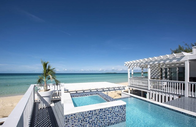 Villa privada nueva y lujosa suspendida sobre Pink Sand Caribbean Beach