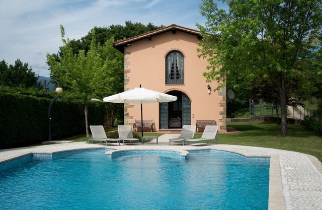 Villa toscana para 4 a 6 con piscina y cancha de tenis cerca de Florencia