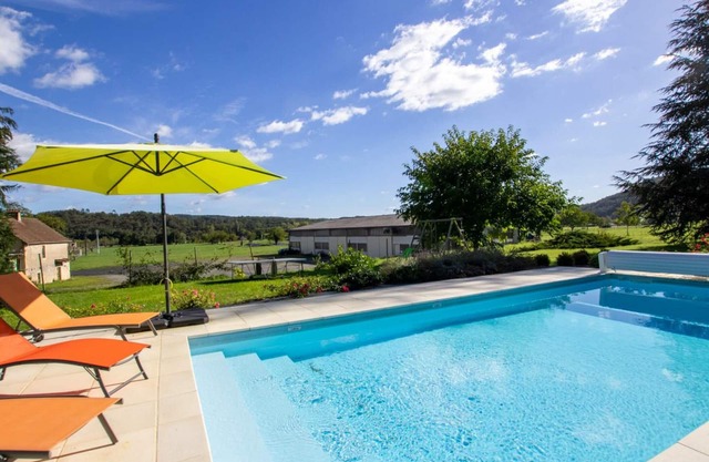 Casa rural con piscina privada climatizada y cerca de Montignac