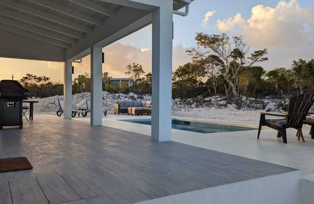 Private Villa in Long Bay Hills with shared Pool and Deck - peaceful and quiet