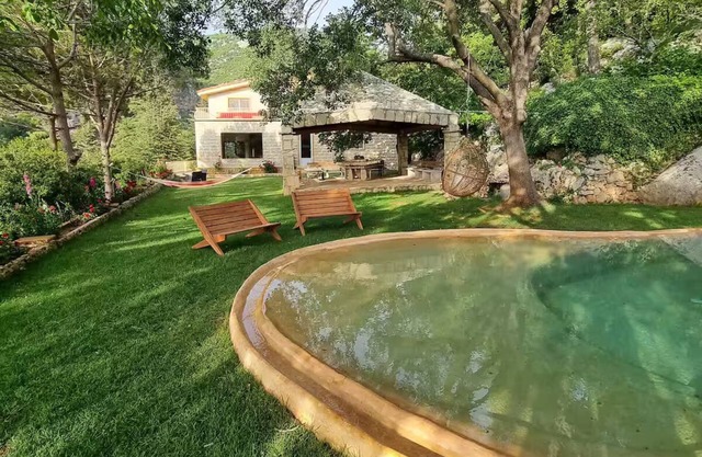 Private Villa Huge Garden and Pool in Nature