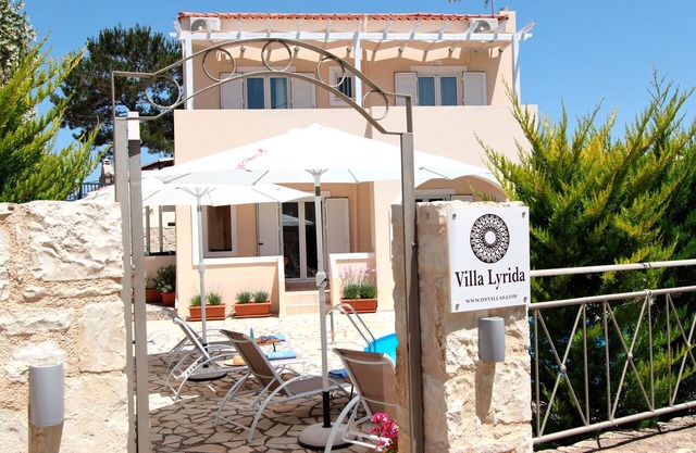 Private Villa Lyrida, 200m to the beach, Pool, No car needed