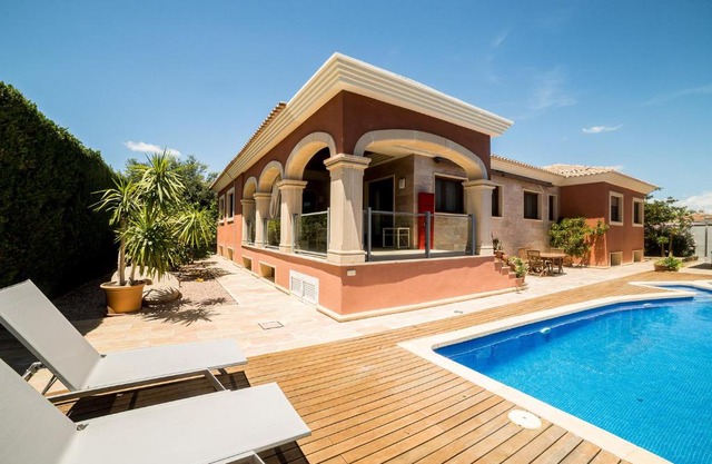 Private Villa Martaver, swiming pool, BBQ & Pool table