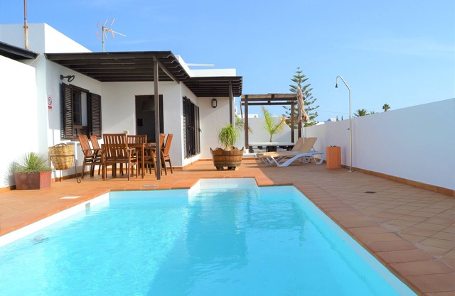 SEA VIEWS, sunny pool & BBQ Villa residential area Tias, near Puerto del Carmen