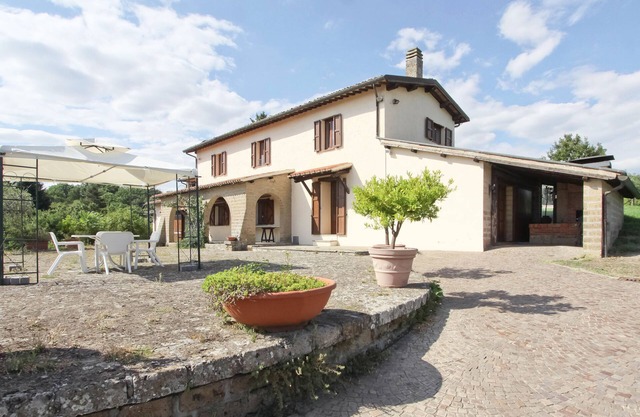 Villa exclusiva en las colinas con vistas al lago de Bolsena y piscina privada