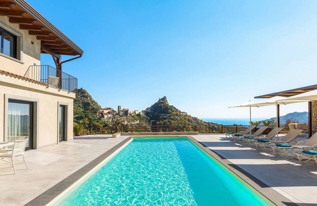 Private villa with swimming pool in Sicily
