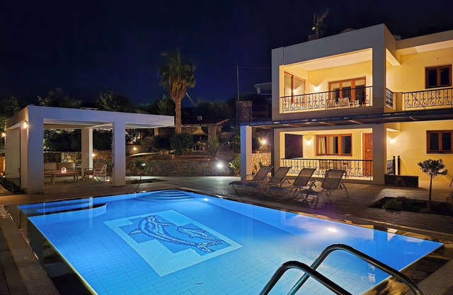 Private Villa with swimming pool and Jacuzzi