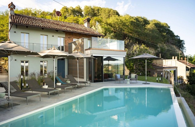Casa de vacaciones privada con A/C, piscina privada, jacuzzi, WIFI, sauna, TV, patio, cerca de Alba