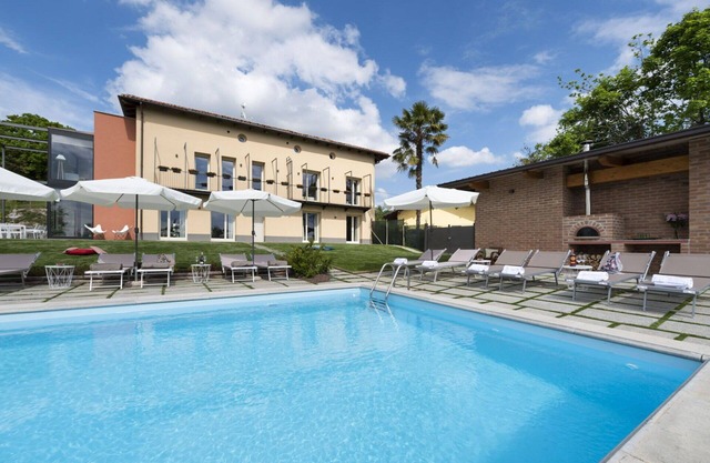 Maravillosa casa de vacaciones privada con piscina privada, A/C, WIFI, TV, patio, cerca de Alba